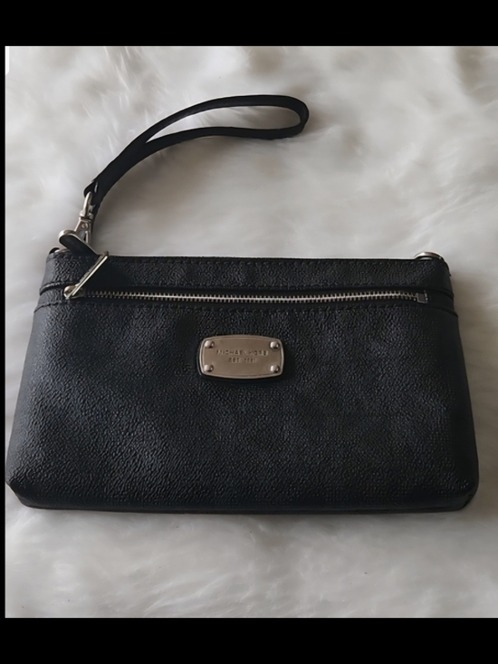 Michael Kors Handbags - Michael Kors Black Leather Wristlet